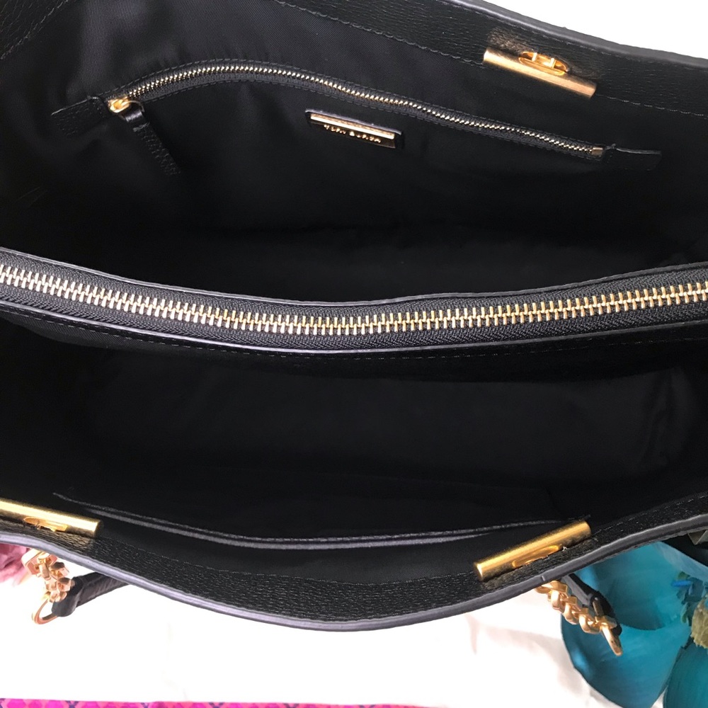 Sold!! NWT Tory Burch Black pebble leather tote - Picture 3 of 7